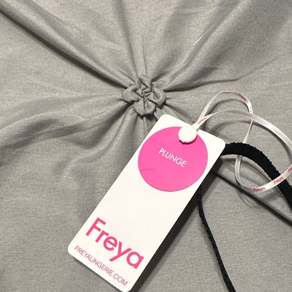 Freya Black Floral Lace Bra - Picture 4 of 4